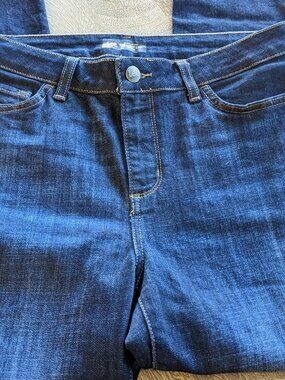 Lee, Dark Wash Denim Straight Leg, Mid Rise 5 Pocket Blue Jeans, Size 12 Short